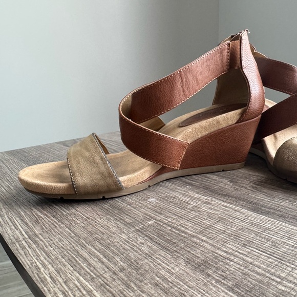 EuroSOFT by Sofft Stylish Sandals with Brown and Tan Straps - Picture 11 of 11
